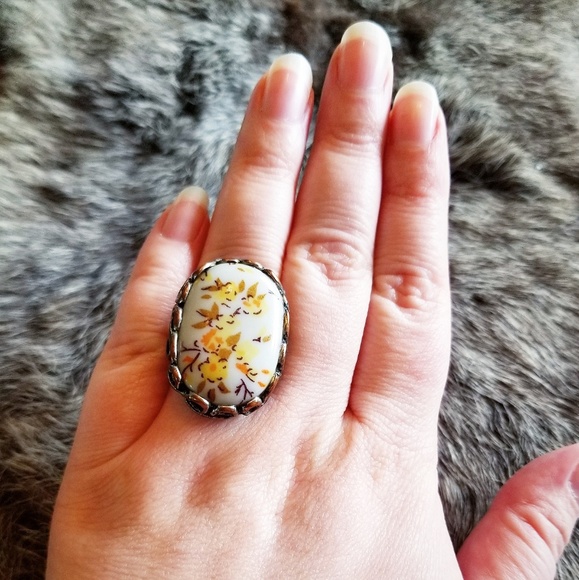 Vintage Ring - Picture 2 of 3